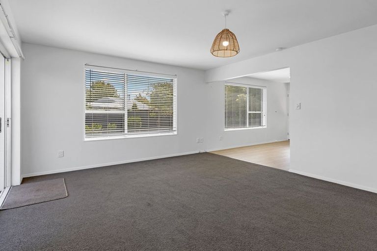 Photo of property in 10 Brogar Place, Casebrook, Christchurch, 8051