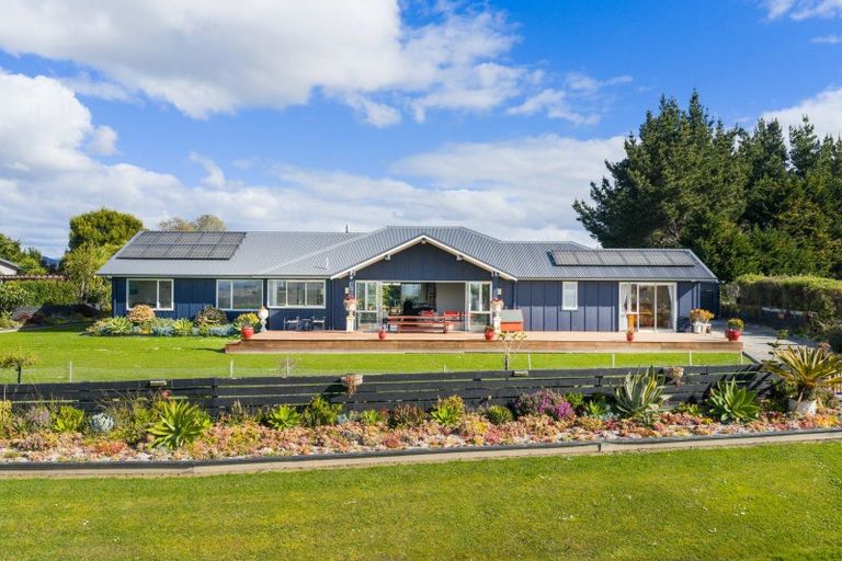 Photo of property in 37 Branksome Place, Aokautere, Palmerston North, 4471