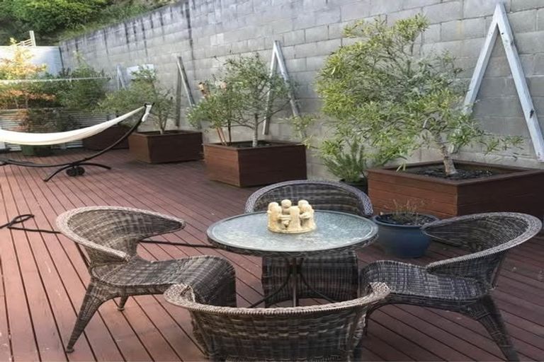 Photo of property in 56 Tiketike Way, Brooklyn, Wellington, 6021