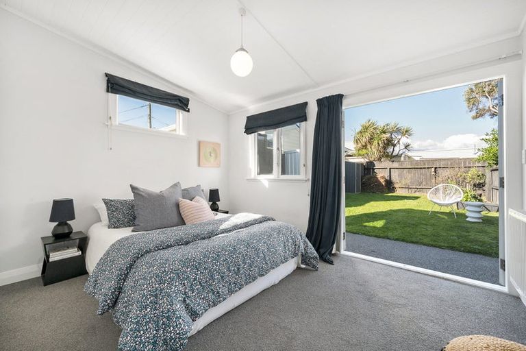 Photo of property in 187 Onepu Road, Lyall Bay, Wellington, 6022