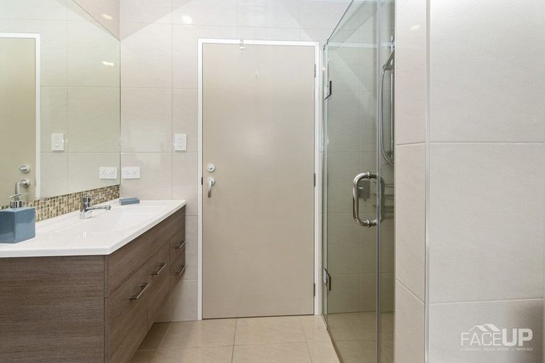 Photo of property in 5 Poaka Road, Hobsonville, Auckland, 0616