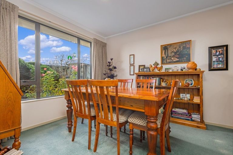 Photo of property in 10 Logan Place, Kelvin Grove, Palmerston North, 4414