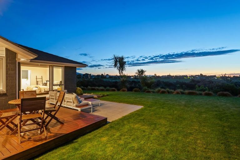 Photo of property in 11 Taranui Way, Paraparaumu Beach, Paraparaumu, 5032