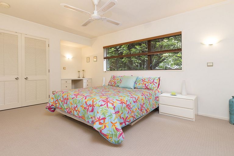 Photo of property in 6 Redoubt Road, Goodwood Heights, Auckland, 2105