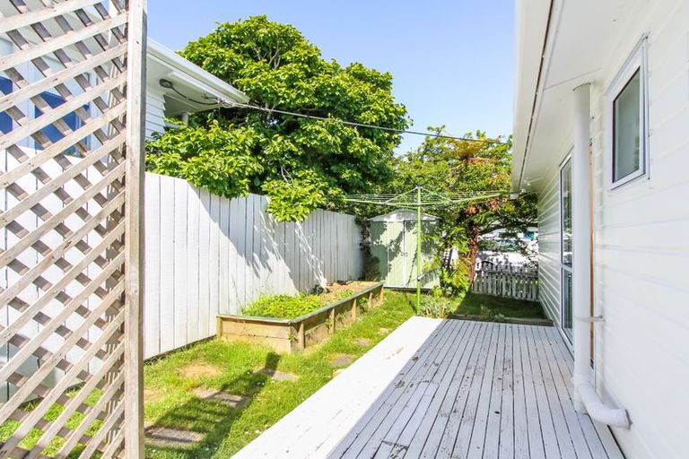 Photo of property in 15 Adriatic Avenue, Henderson, Auckland, 0612