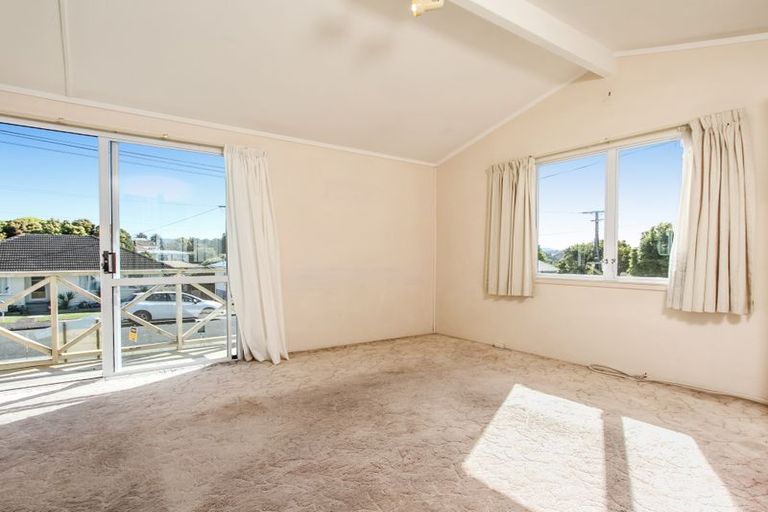 Photo of property in 15 Adriatic Avenue, Henderson, Auckland, 0612