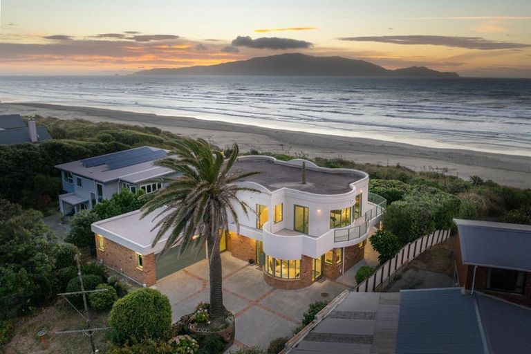 Photo of property in 69 Field Way, Waikanae Beach, Waikanae, 5036