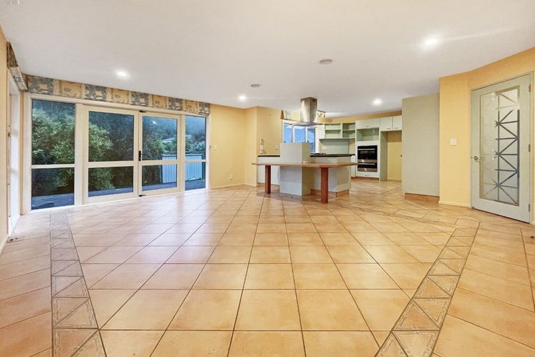 Photo of property in 18 Myers Grove, Churton Park, Wellington, 6037