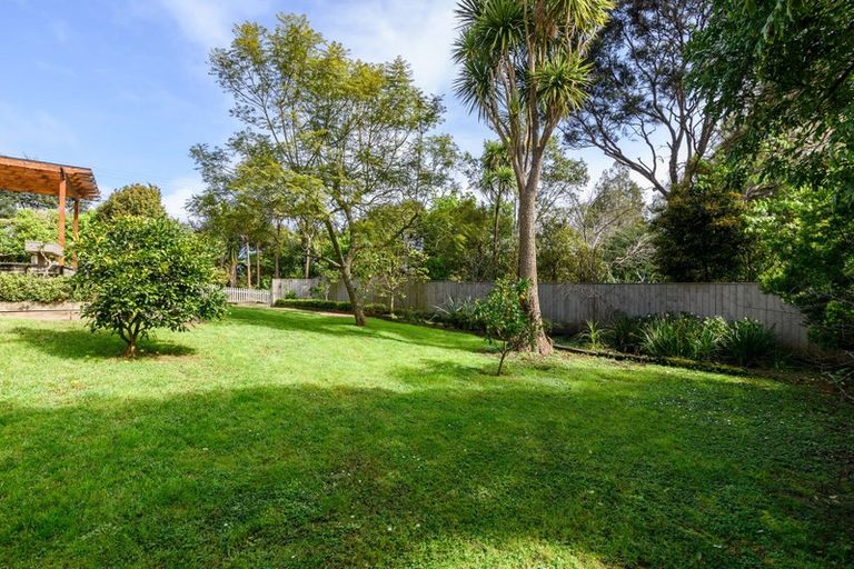 Photo of property in 5 Grovelands Way, Titirangi, Auckland, 0604