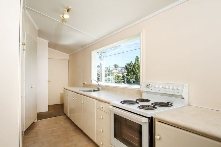 Photo of property in 15 Adriatic Avenue, Henderson, Auckland, 0612