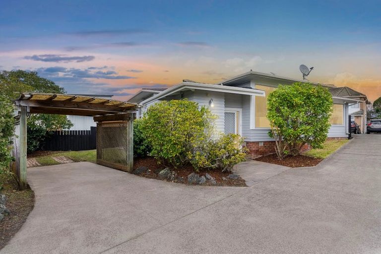 Photo of property in 54 Cockayne Crescent, Sunnynook, Auckland, 0620