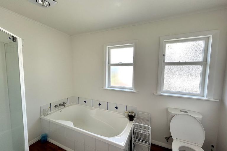 Photo of property in 127 Broderick Road, Johnsonville, Wellington, 6037