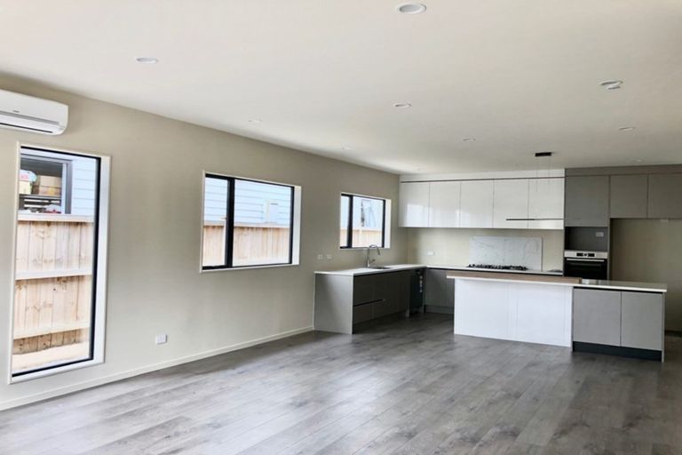 Photo of property in 17 Toanui Road, Hobsonville, Auckland, 0616