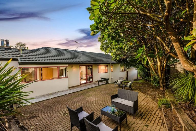 Photo of property in 9 Queen Natalie Place, Massey, Auckland, 0614