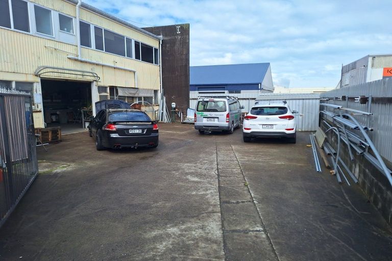 Photo of property in 305 Devon Street West, New Plymouth, 4310