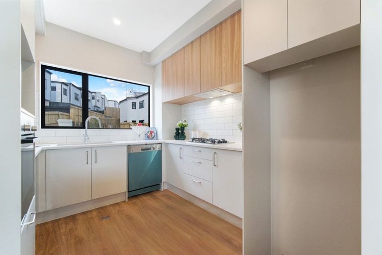 Photo of property in 1 Papauma Place, Papakura, 2110
