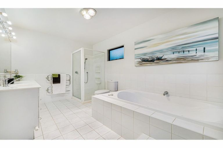 Photo of property in 45 Chamari Close, Titirangi, Auckland, 0604