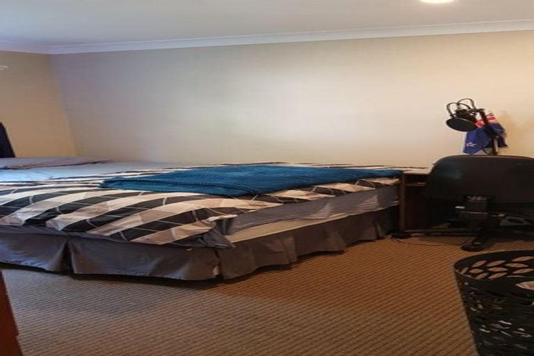 Photo of property in 77 Lake Road, Northcote, Auckland, 0627