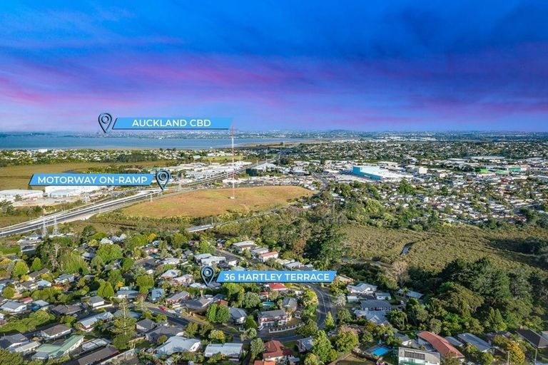 Photo of property in 36 Hartley Terrace, Massey, Auckland, 0614