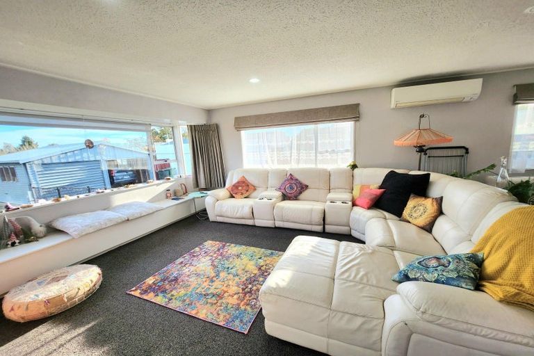 Photo of property in 74 Awamoa Road, Holmes Hill, Oamaru, 9401