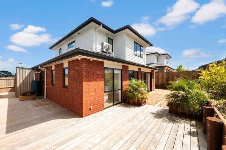 Photo of property in 42 Accolage Boulevard, Kumeu, 0810