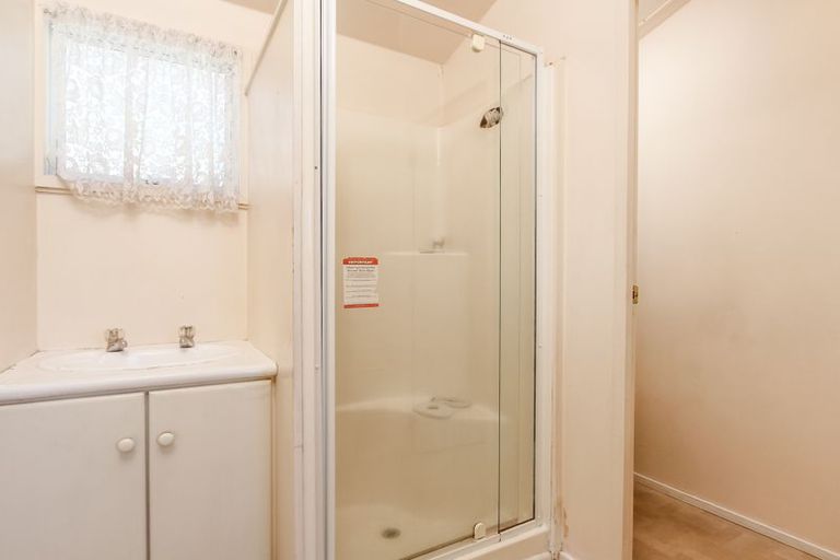 Photo of property in 15 Adriatic Avenue, Henderson, Auckland, 0612