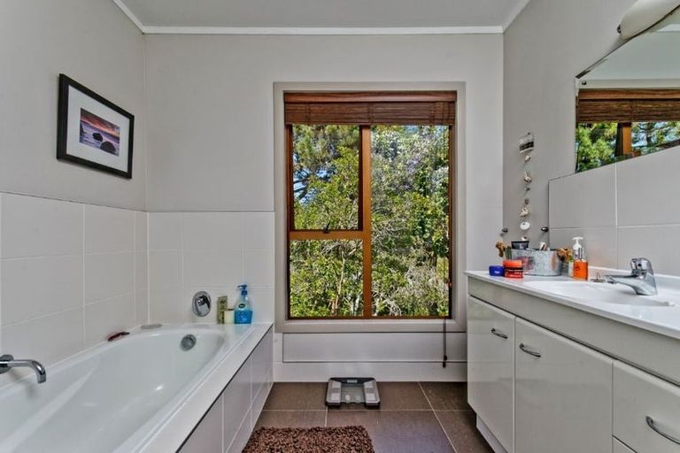 Photo of property in 2 Corric Hill, Torbay, Auckland, 0630