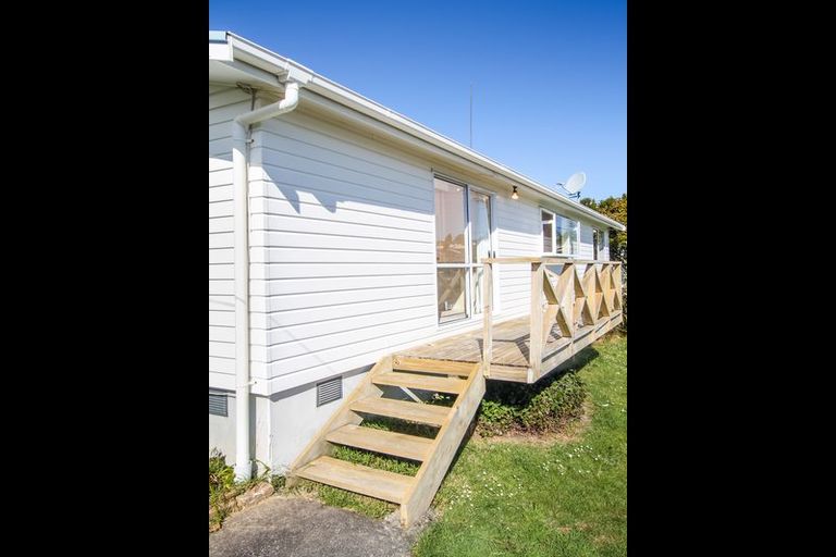 Photo of property in 15 Adriatic Avenue, Henderson, Auckland, 0612