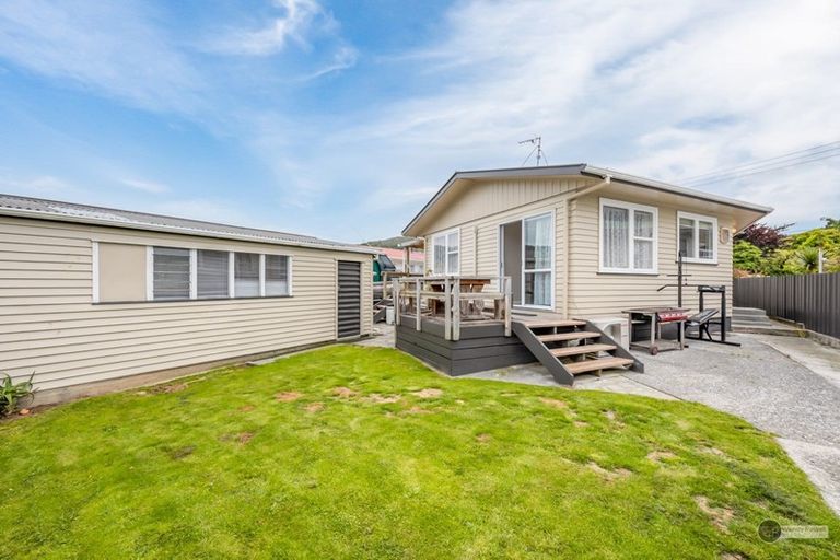 Photo of property in 8 Mimihau Grove, Wainuiomata, Lower Hutt, 5014