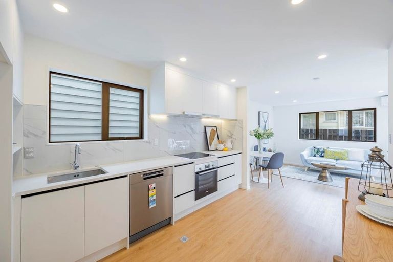 Photo of property in 37a Allington Road, Massey, Auckland, 0614