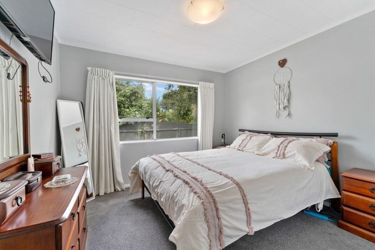 Photo of property in 16 Puriri Road, Waikanae, 5036