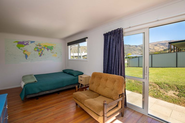 Photo of property in 74 Shields Street, Clyde, 9330