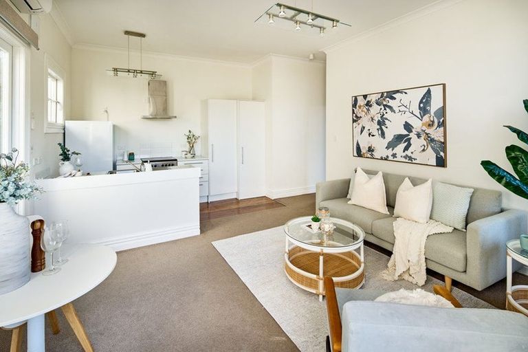 Photo of property in 32 Maarama Crescent, Aro Valley, Wellington, 6021