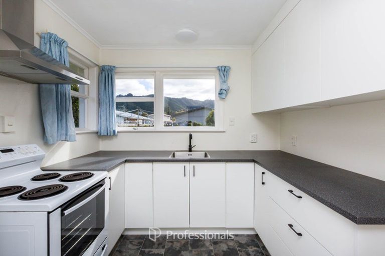 Photo of property in 61 Kashmir Avenue, Clouston Park, Upper Hutt, 5018