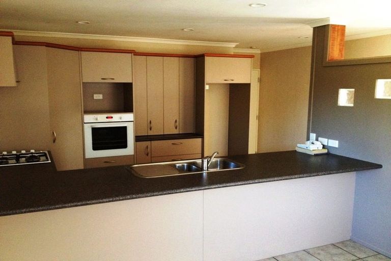 Photo of property in 16 Finchley Place, Hamilton East, Hamilton, 3216