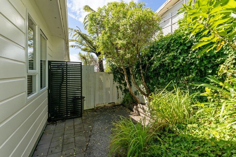Photo of property in 30b Huntingdon Street, Northland, Wellington, 6012