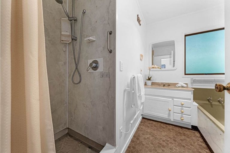 Photo of property in 2/15 Micawber Place, Mellons Bay, Auckland, 2014
