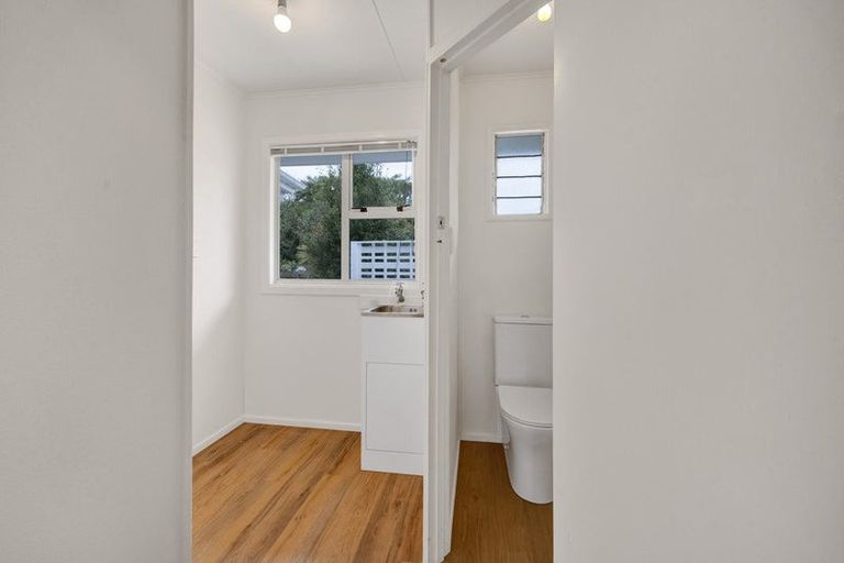 Photo of property in 5 Nikau Street, Inglewood, 4330