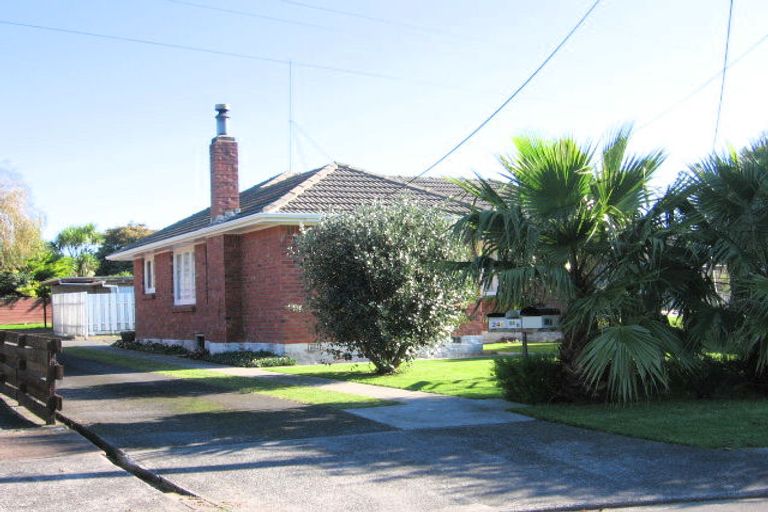 Photo of property in 2/24 Bedford Street, Te Atatu South, Auckland, 0610