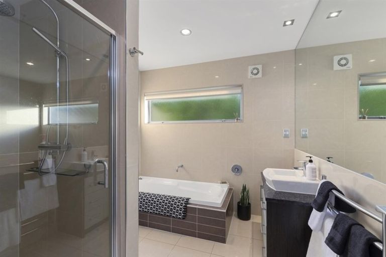 Photo of property in 75 Kittiwake Drive, Schnapper Rock, Auckland, 0632