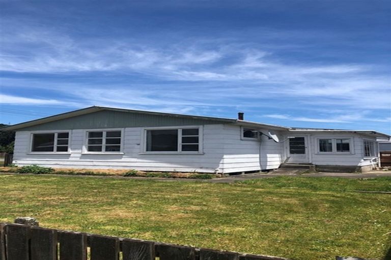 Photo of property in 132 Peel Street, Westport, 7825