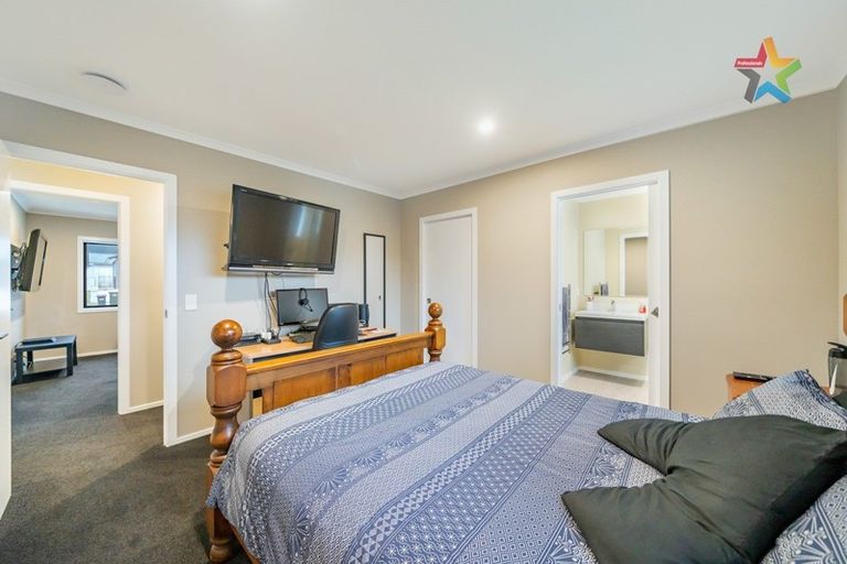 Photo of property in 6 Jack Vaughan Grove, Wainuiomata, Lower Hutt, 5014