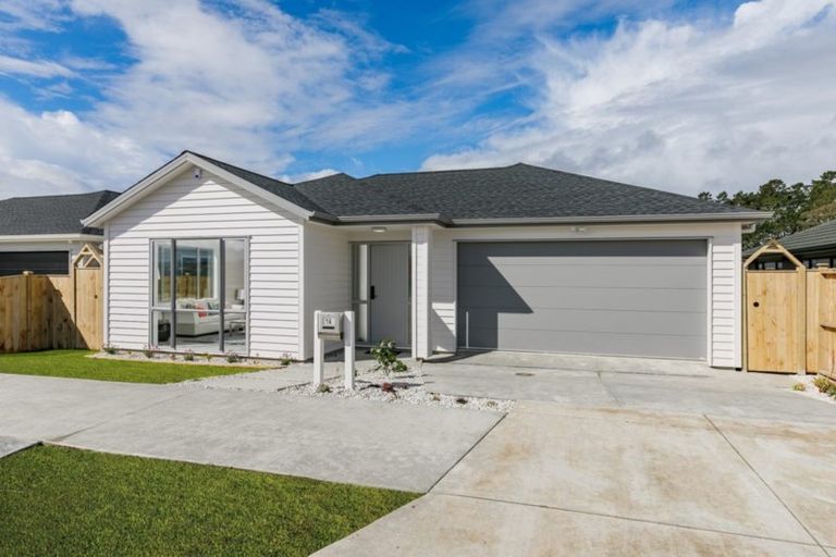 Photo of property in 42 Schoolside Road, Kumeu, 0810