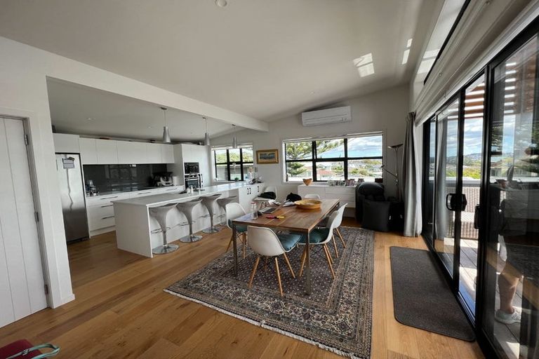 Photo of property in 6 Moffat Road, Red Beach, 0932