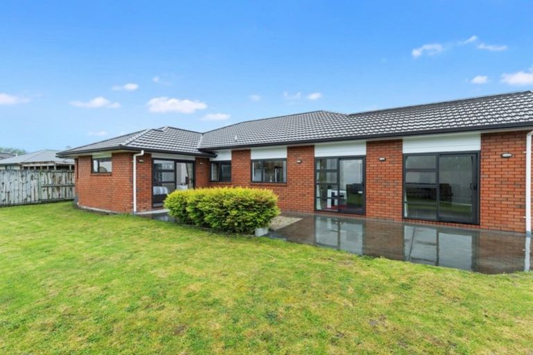 Photo of property in 214 Saint James Drive, Huntington, Hamilton, 3210