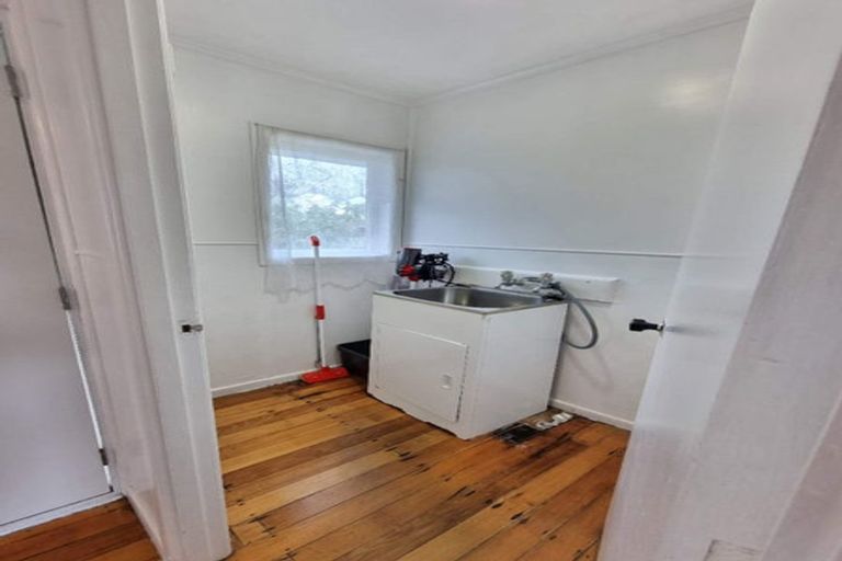 Photo of property in 64 Smythe Road, Henderson, Auckland, 0612