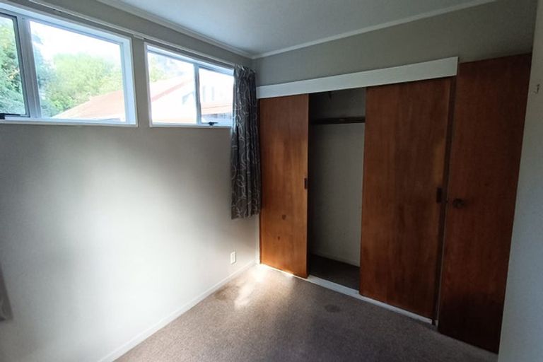 Photo of property in 13a Kingsbridge Place, Newlands, Wellington, 6037