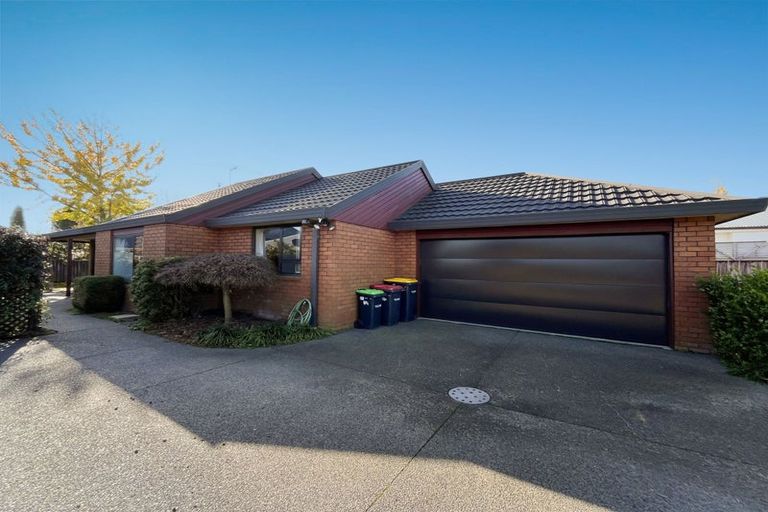 Photo of property in 2/53 Mcfaddens Road, St Albans, Christchurch, 8052