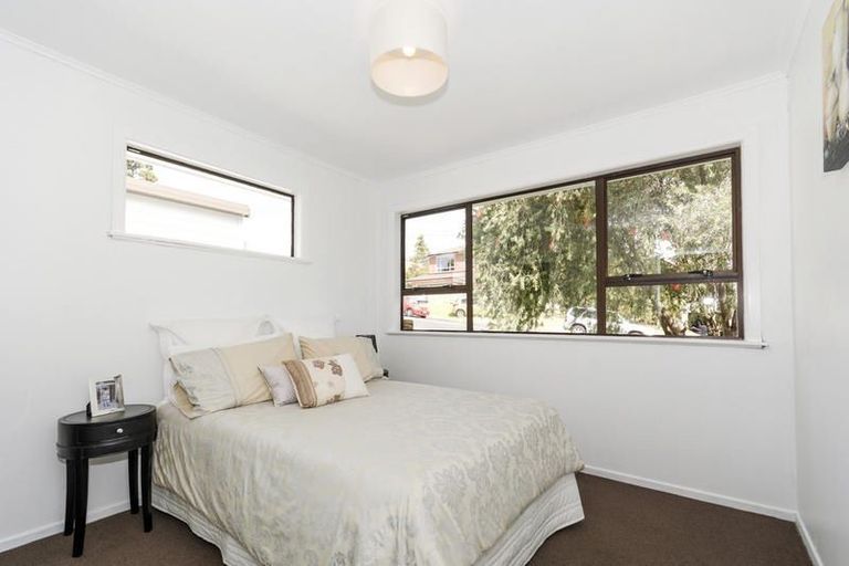 Photo of property in 35 Taipari Road, Te Atatu Peninsula, Auckland, 0610