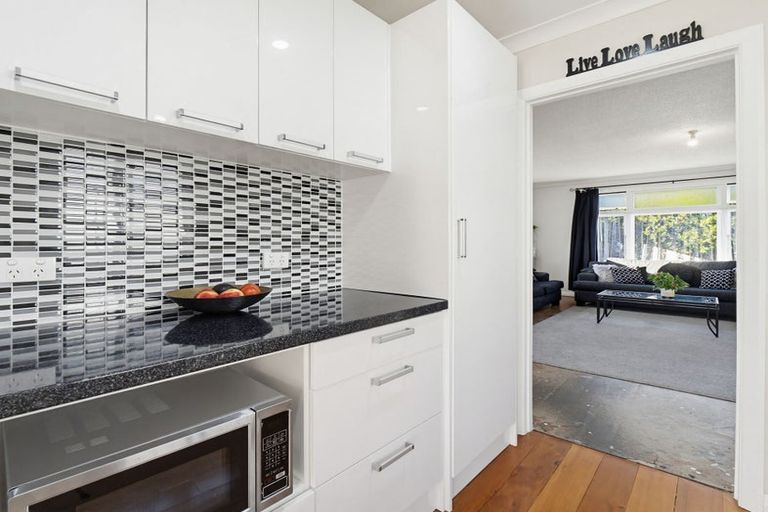 Photo of property in 32 Botanical Road, Takaro, Palmerston North, 4412